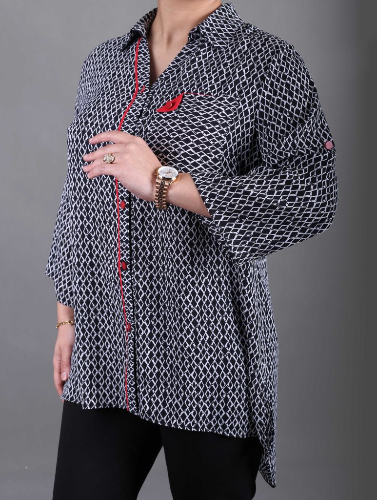 یک بانو با لباس بسیار زیبا