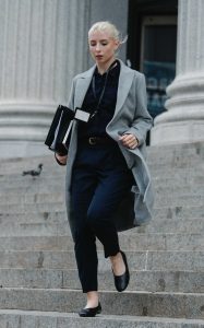 یک بانو با ست پاییزی