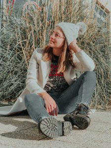 یک بانو با ست پاییزی