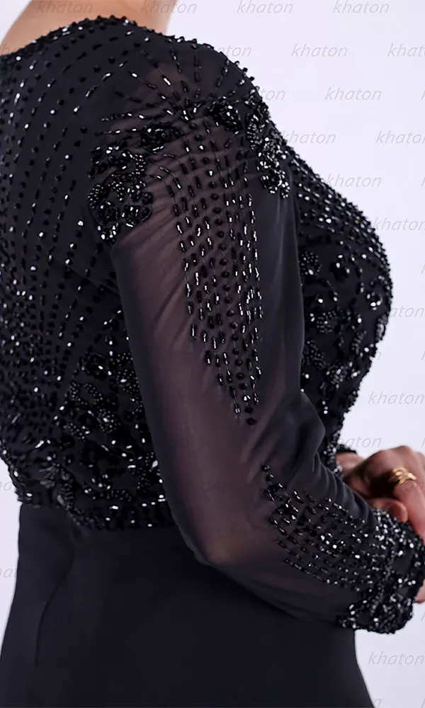 پیراهن مشکی نمای نزدیک آستین