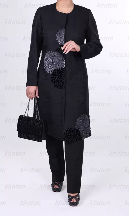 مانتو کت ژاکارد عنکبوتی و شلوار مشکی همراه با کیف